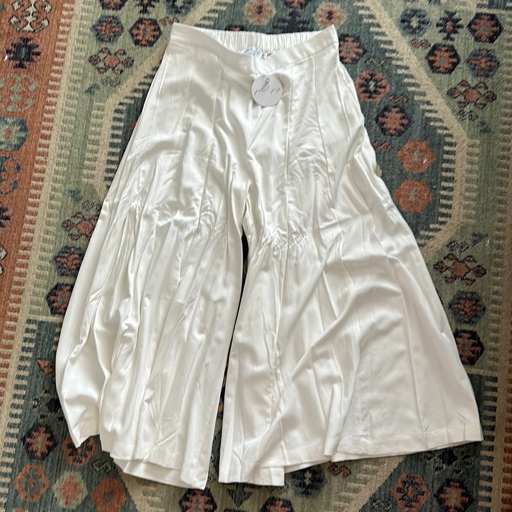 White NWT Petal and Pup Deanna Wide Leg Pant